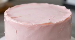 moisture prevents fondant cracks