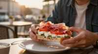 Panino Con Caprino, Pomodori E Prosciutto Crudo