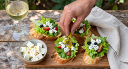 Bruschette Di Lattuga Con Insalata Alla Greca